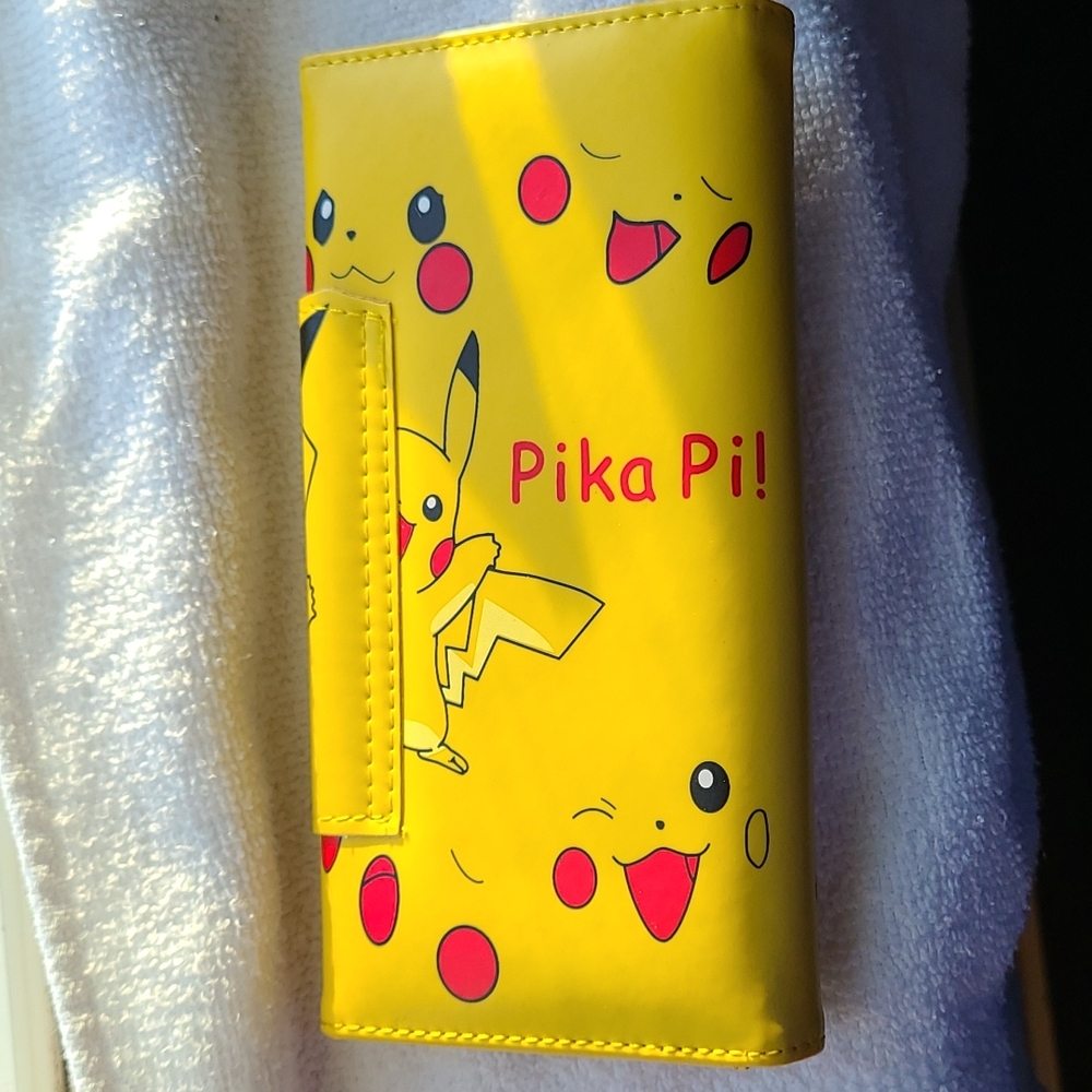 Pokémon Pikachu large wallet - Picture 2 of 4